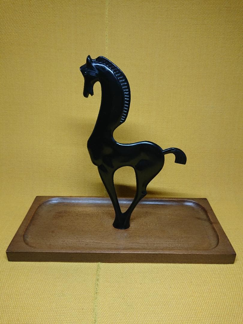 馬　ウマ　トレイ　トレー　オブジェ　置物　インテリア　工芸品　美術品　A3412