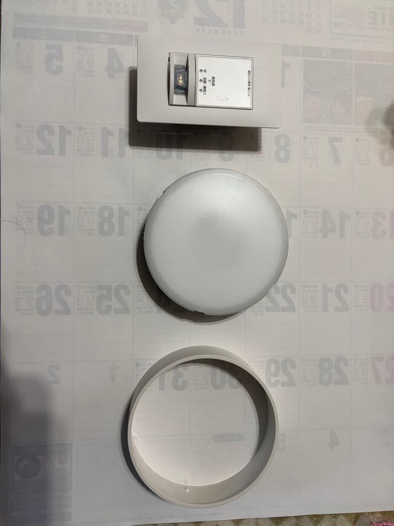 パナソニック　トイレ人感センサーライト　換気扇制御付　ホワイト