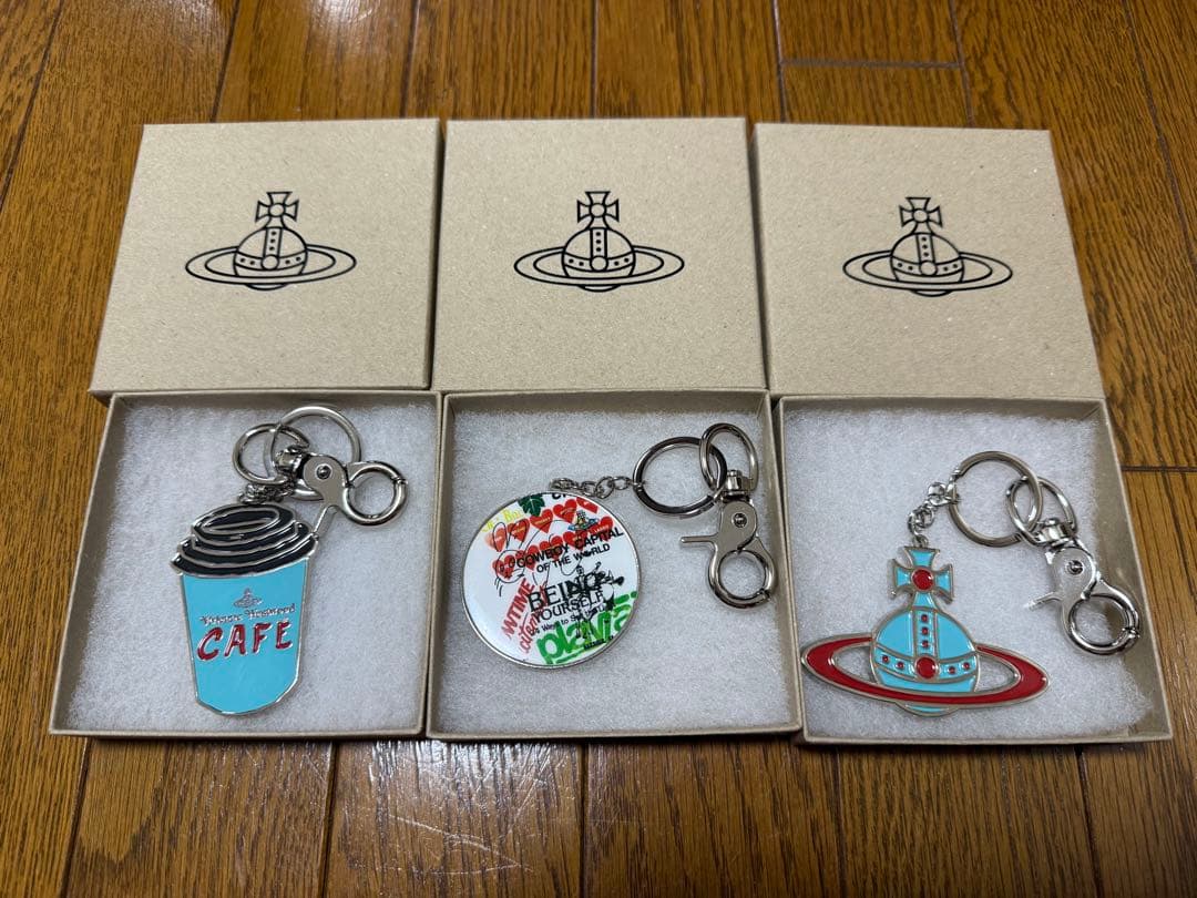 ヴィヴィアン・ウエストウッド 青山フラッグシップ 限定キーホルダー　3種