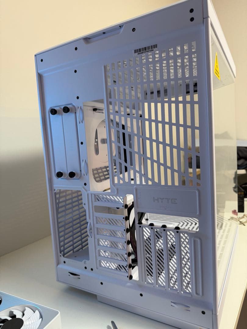 HYTE Y70 ホワイト PCケース