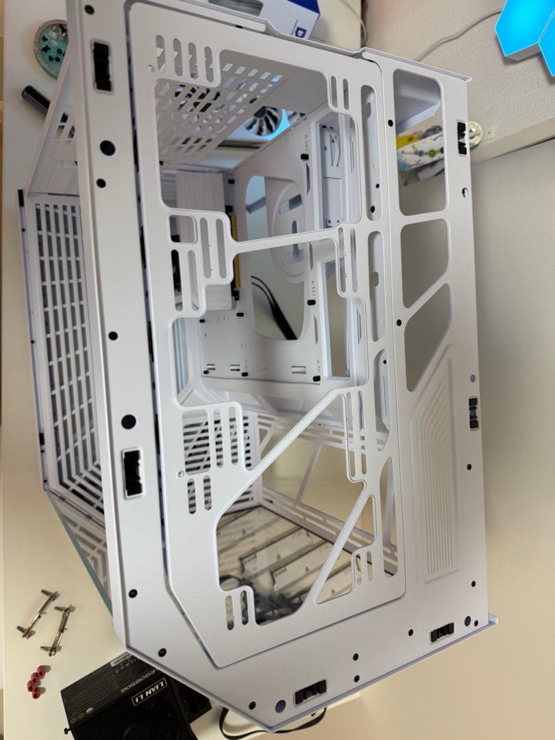 HYTE Y70 ホワイト PCケース