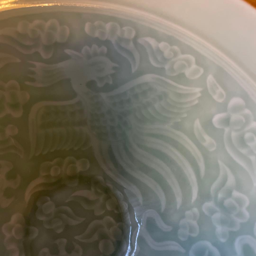 龍鳳凰陽刻青磁茶碗
