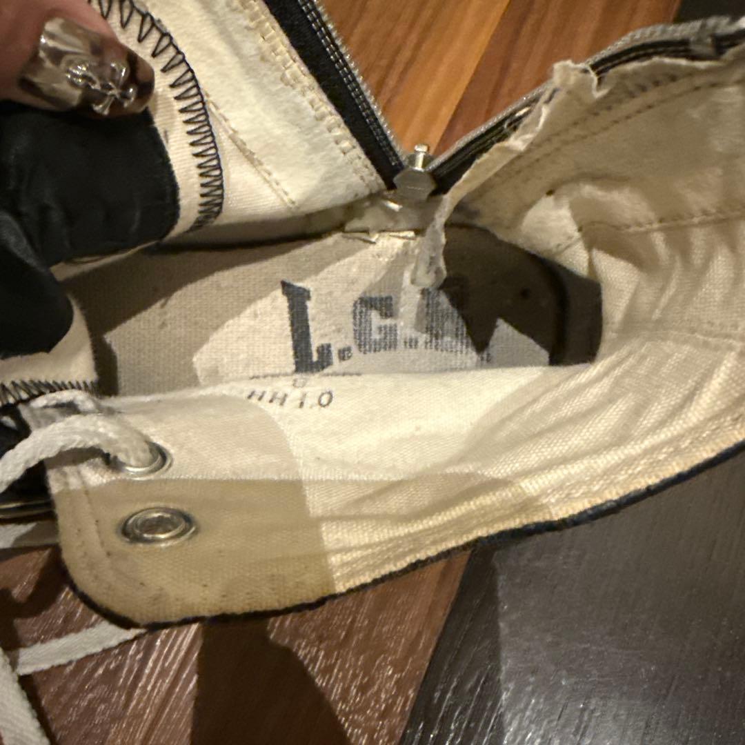 L.G.B. ジッパー付き黒ハイカットスニーカー