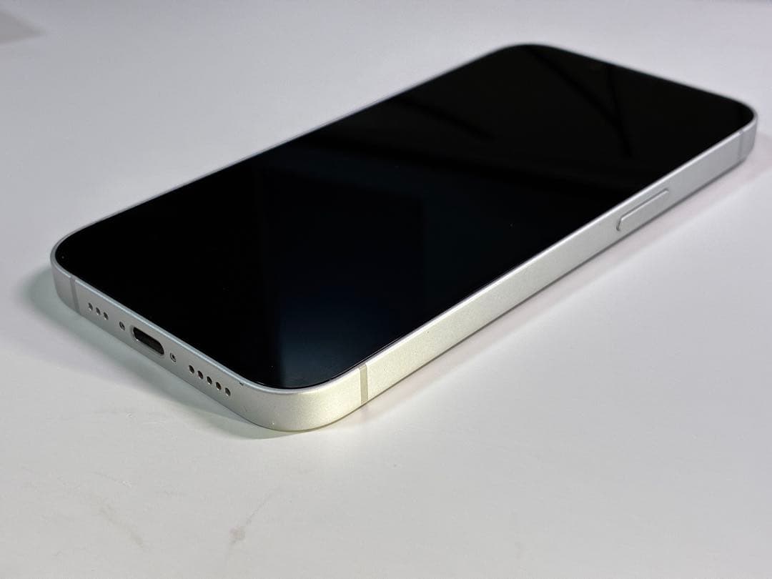 2月9日午前まで　iPhone16e ほぼ新品 本体 esimフリー