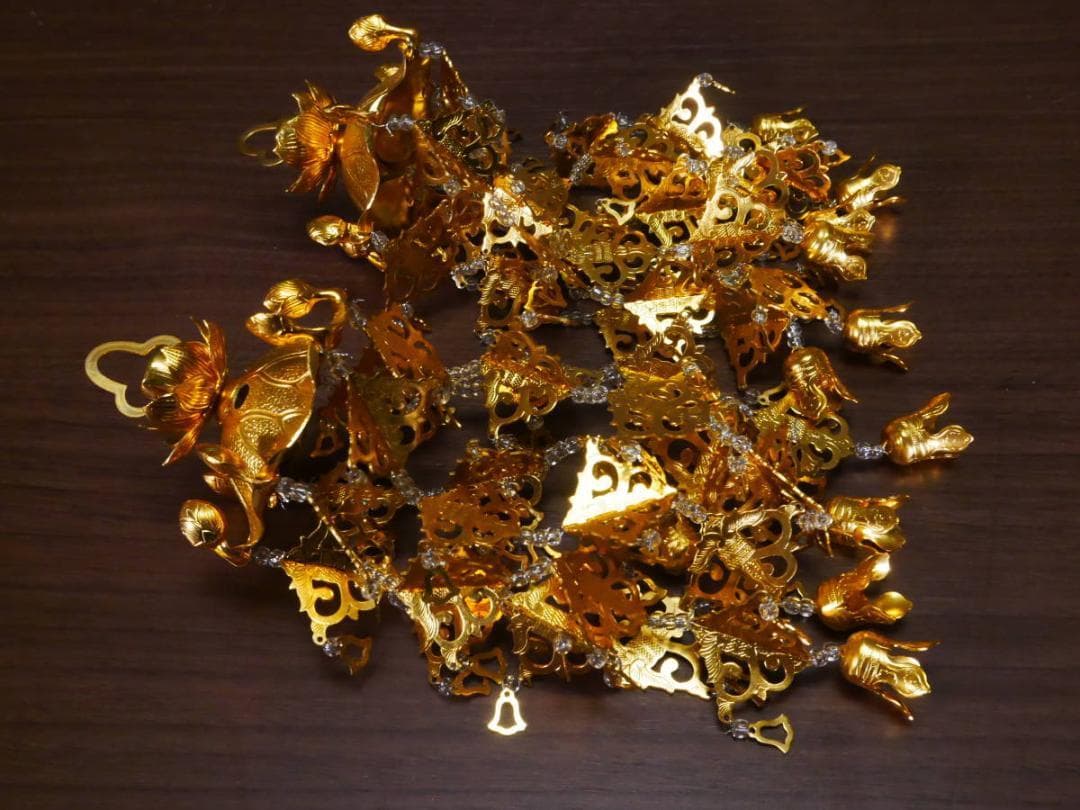 限定値下　展示未使用品　金色輪灯瓔珞　白玉付　高さ22㎝　4711