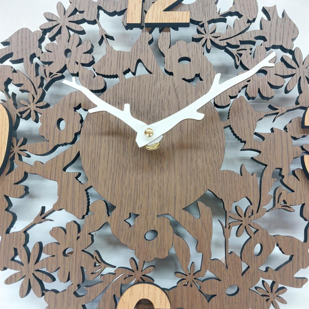 北欧風　立体的な森の鳥や花柄木製掛け時計　静音タイプ
