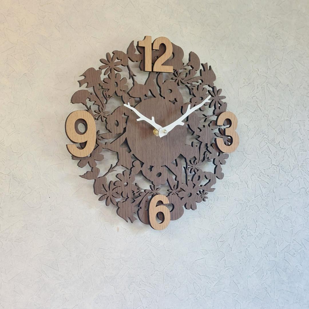 北欧風　立体的な森の鳥や花柄木製掛け時計　静音タイプ