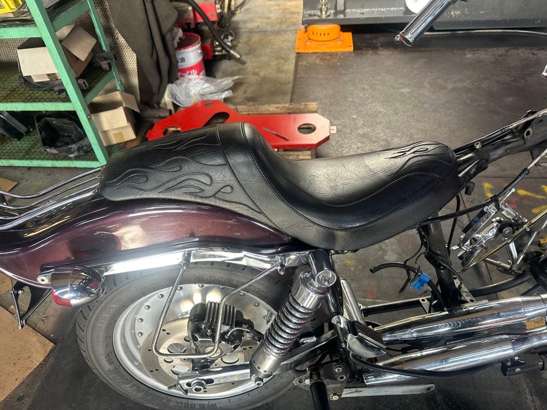 ハーレー　4速フレーム　シート　ショベル　本革　フレイムス