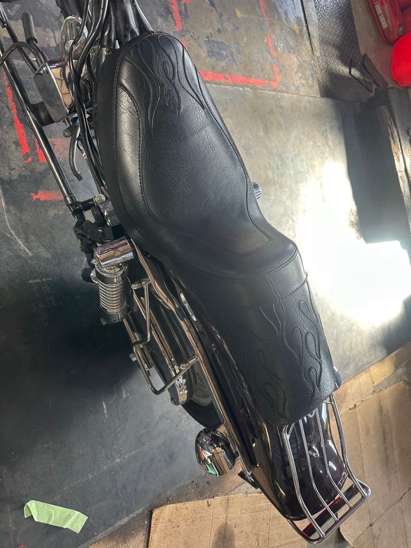 ハーレー　4速フレーム　シート　ショベル　本革　フレイムス