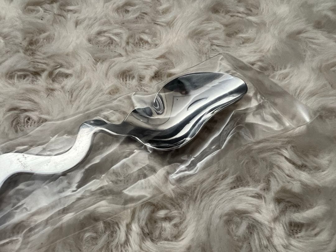 グラフィックデザイナー福田繁雄　カトラリー　福田繁雄デザインスプーン〈くねくね〉