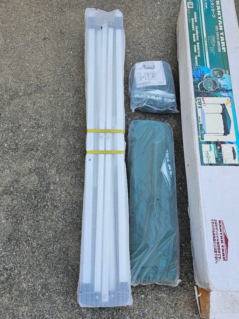 【未使用】カンタンタープ　KT915KYG　240×240×230cm 箱に汚れ