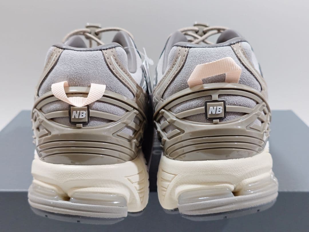 インヴィンシブル × エヌハリウッド × ニューバランス 1906U