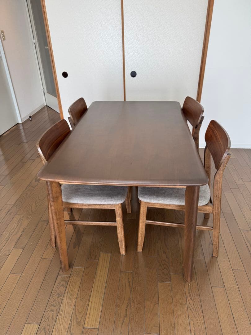 ニトリ　天然木ダイニングテーブルと椅子4脚セット
