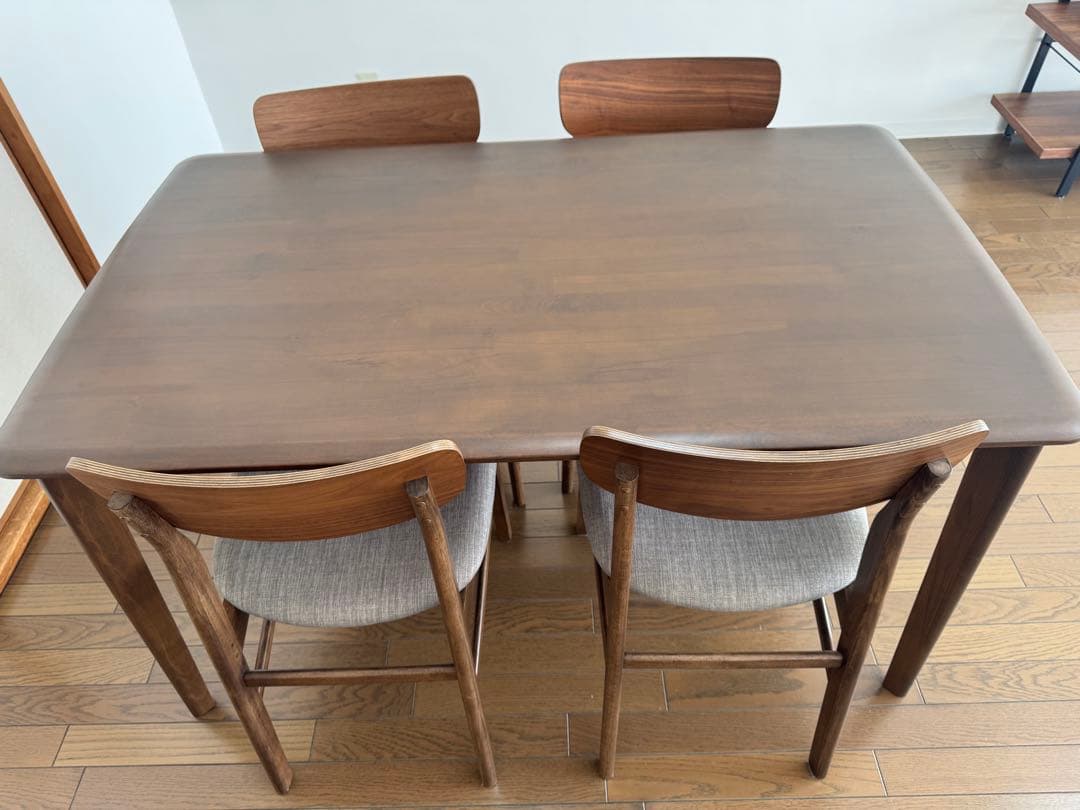 ニトリ　天然木ダイニングテーブルと椅子4脚セット