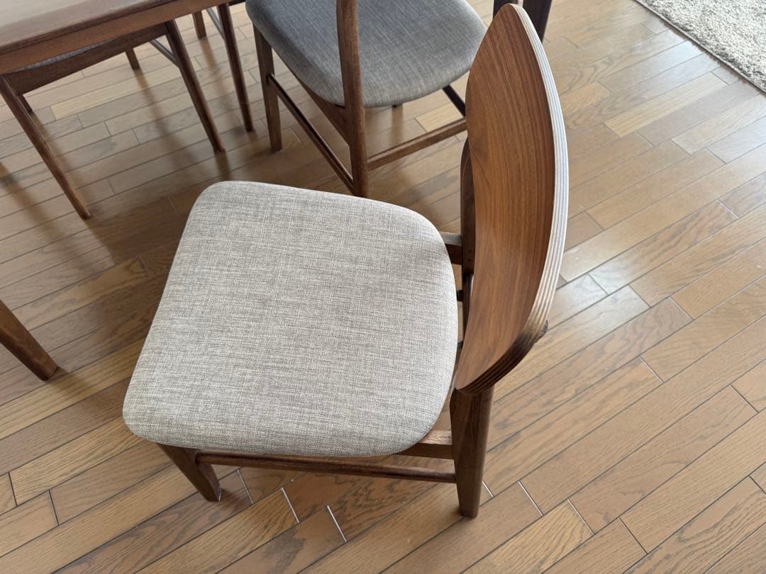 ニトリ　天然木ダイニングテーブルと椅子4脚セット