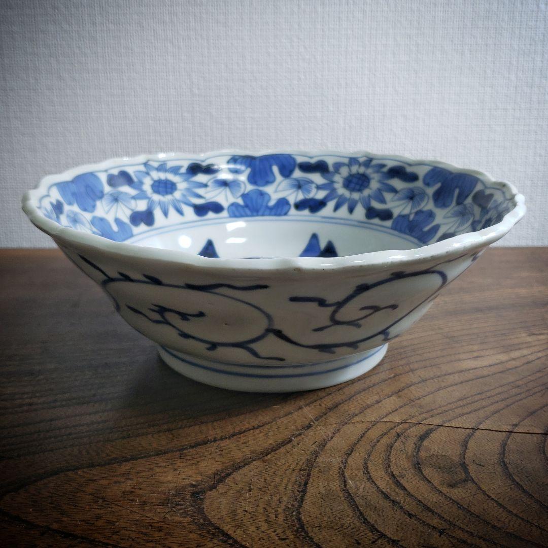 古伊万里　鉢　染付　山水図　草花蝶　唐草　花蝶模様　輪花　江戸　明治