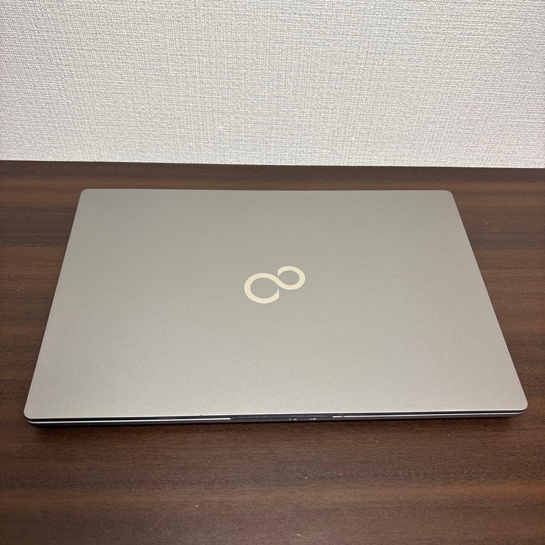 展示機並美品！合金ボディー！第11世代CPU搭載富士通製13.3型モバイルPC