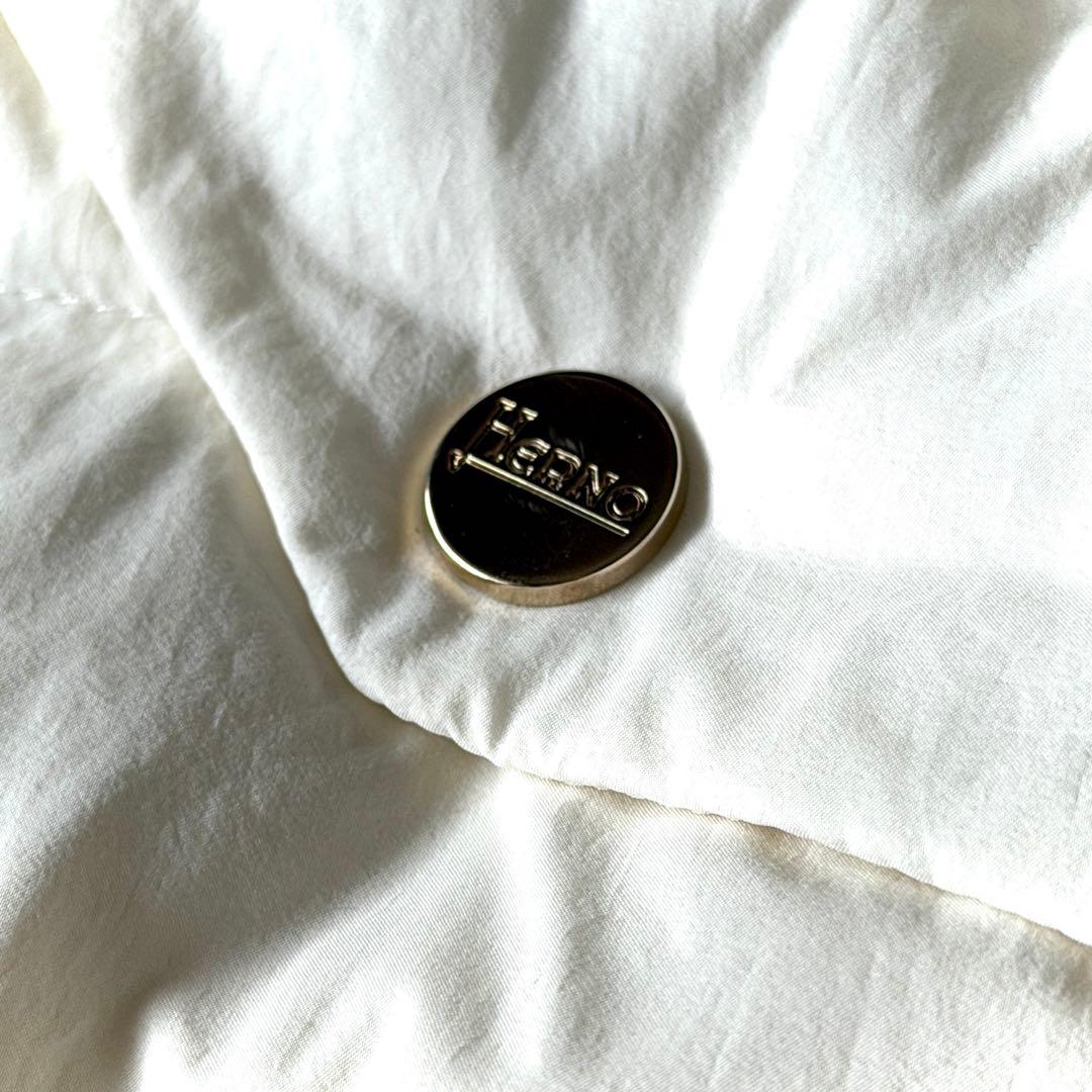 美品 ヘルノ HERNO 背中ウール切替 ダウンコート 44 オフホワイト