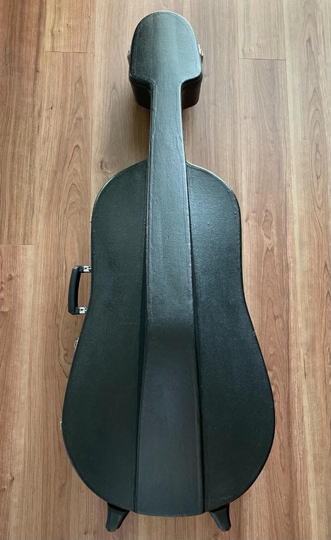 チェロ（Karl Höfner）と弓（Johs.O.Paulus）のセット