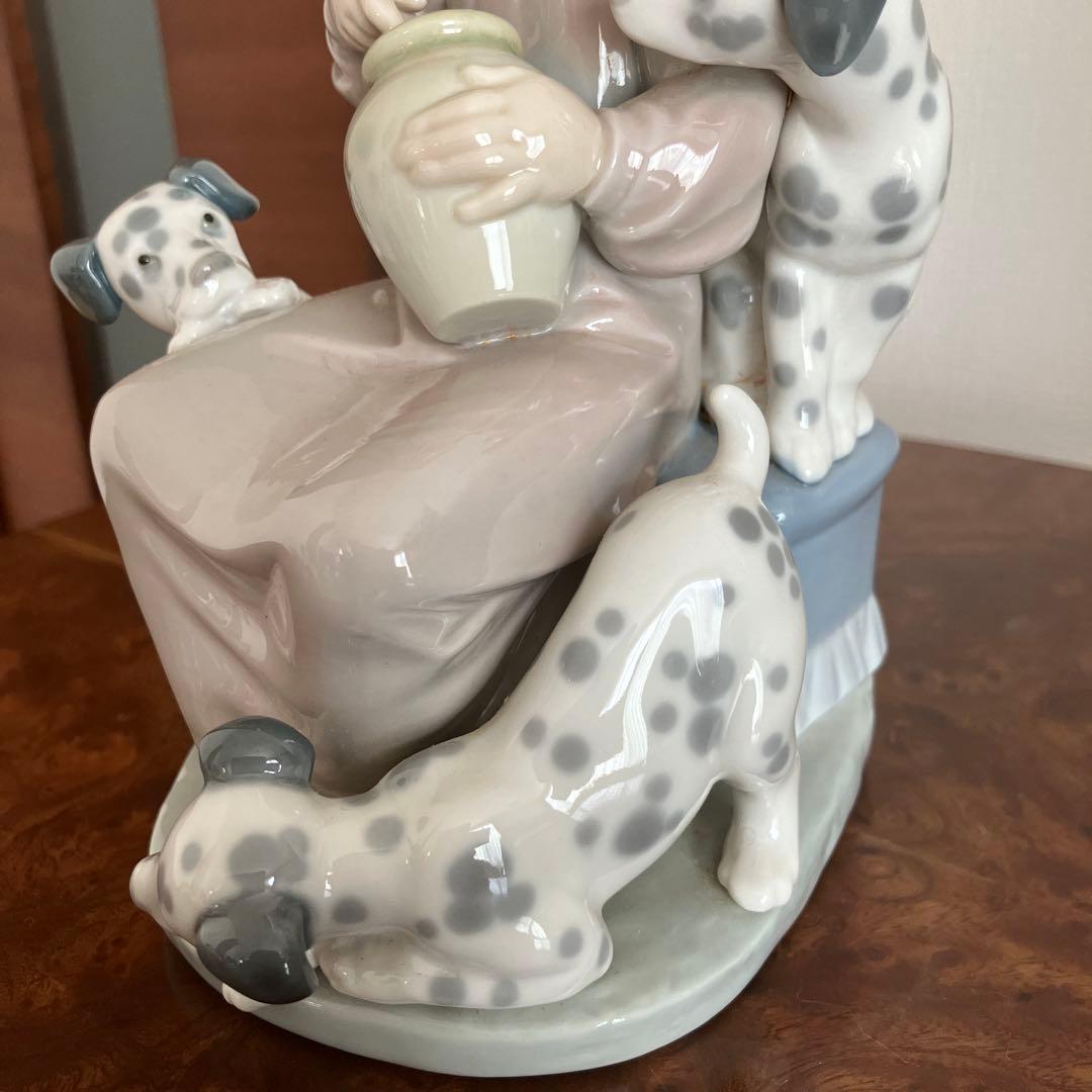 リヤドロ ハニーリッカーズ 子犬付き座っている女の子 絶版