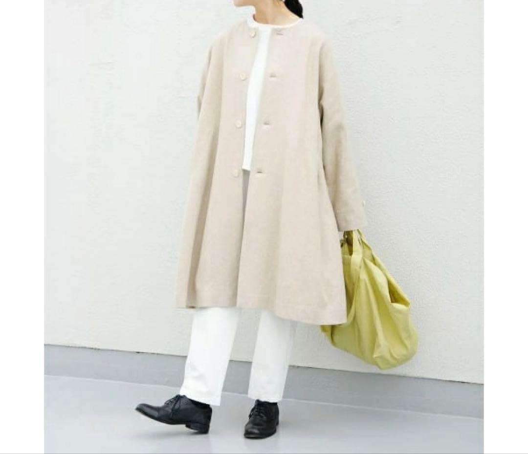 ベージュ ロングコート ボタン付き
