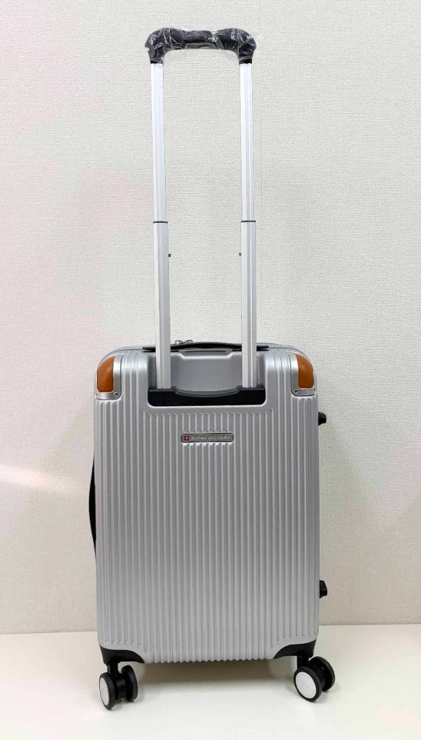 新品 ★ スイスミリタリー スーツケース 38.5L シルバー 機内持込 TSA