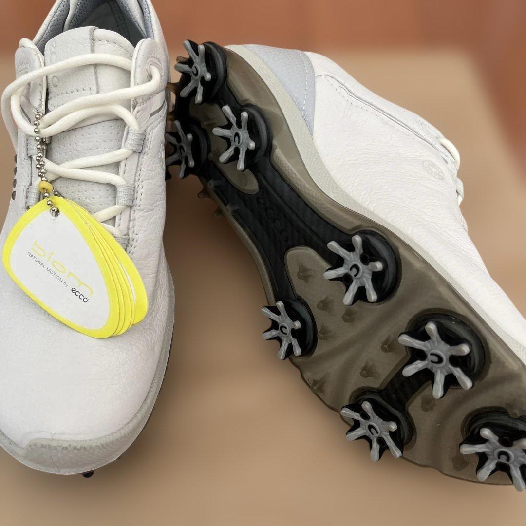 新品ecco biom ホワイト スパイクシューズ