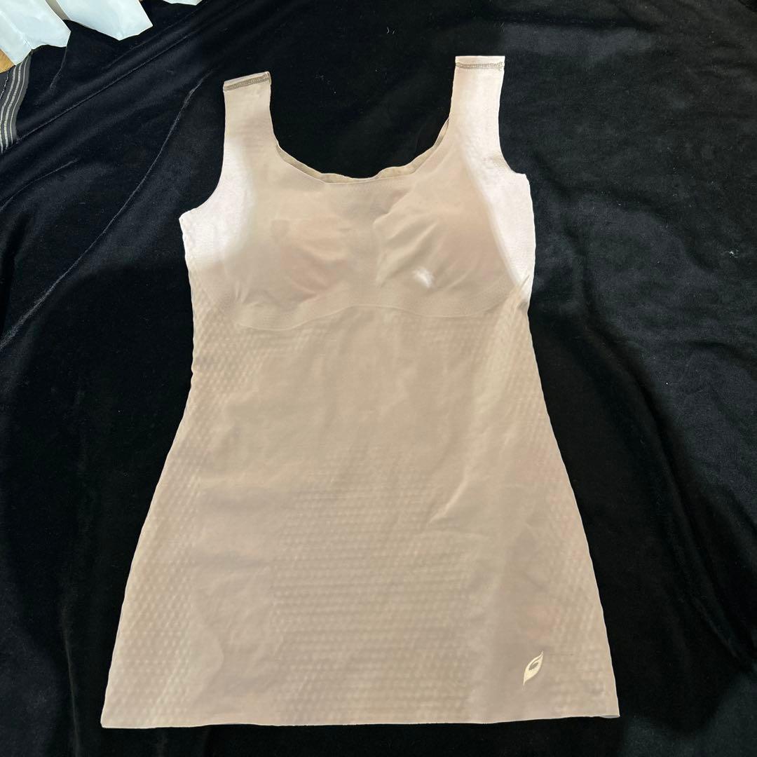 専用　グラントイーワンズ ホルミーブラトップ ベージュ　M 美品