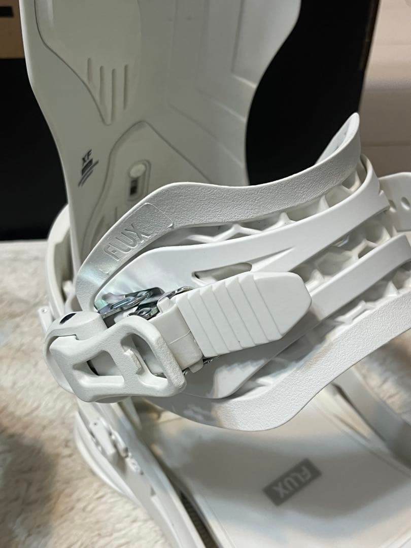 25-26 FLUX フラックス XF Mサイズ　ホワイト