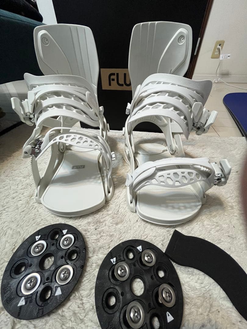 25-26 FLUX フラックス XF Mサイズ　ホワイト