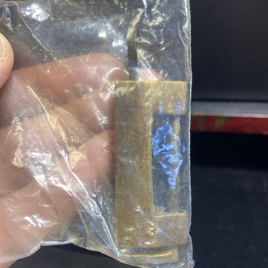 小物入り，宝石入り，花柄装飾の木製箪笥