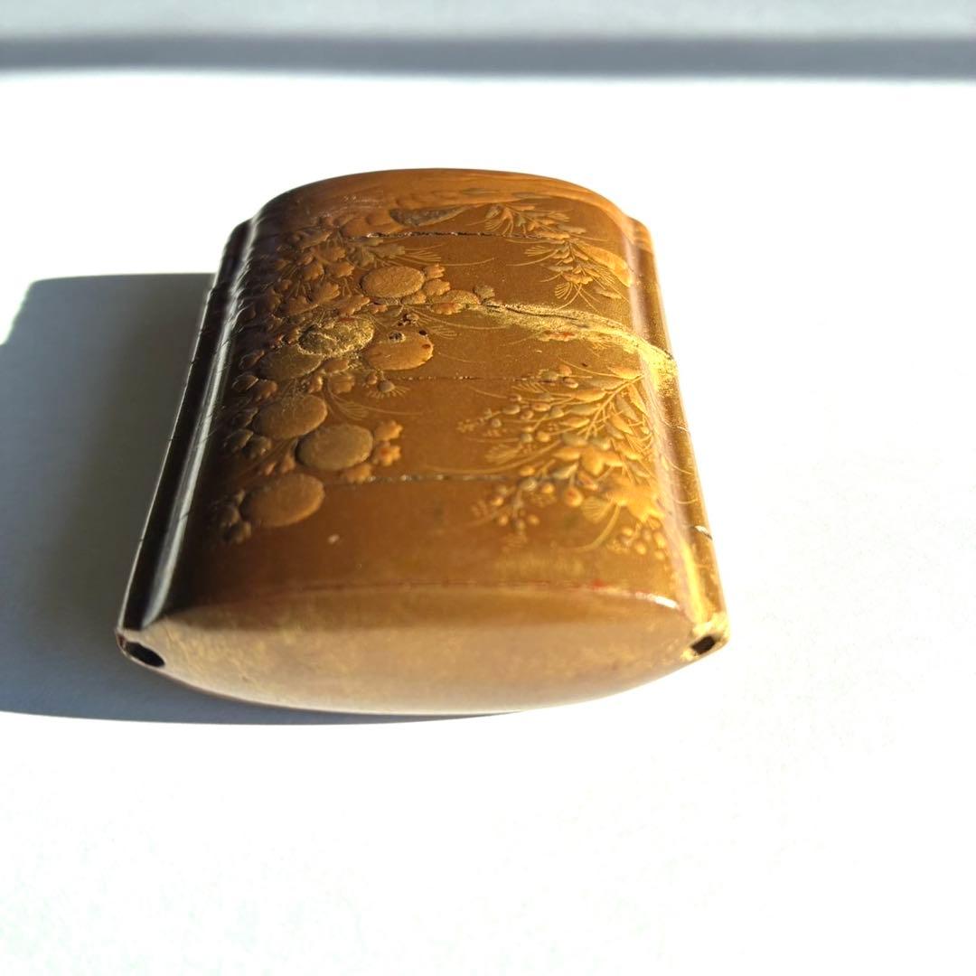 時代物　秋草金蒔絵　印籠　18