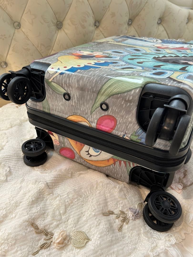新品未使用アルベロベロアートプリント 中型キャリーケース軽量４輪雨雪保護カバー付