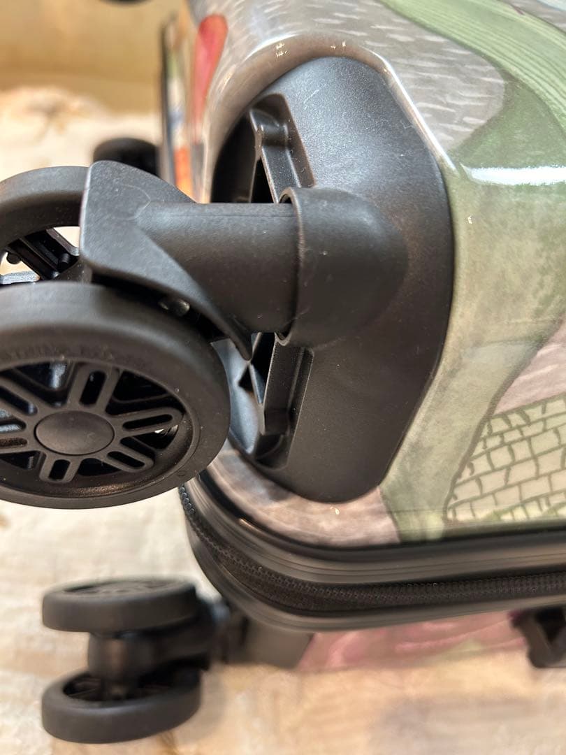 新品未使用アルベロベロアートプリント 中型キャリーケース軽量４輪雨雪保護カバー付