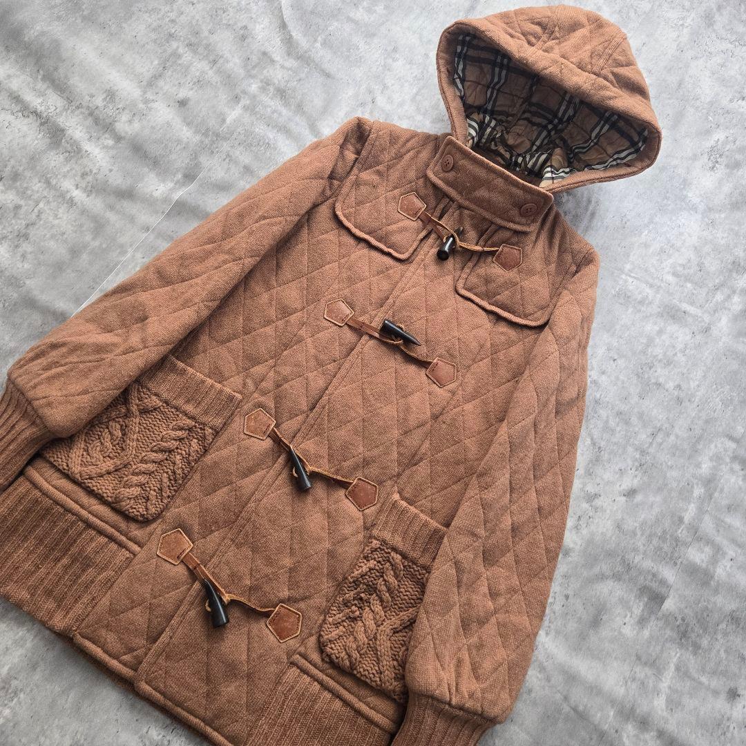 バーバリーブルーレーベル ベージュ ケーブル編み キルティング ダッフル