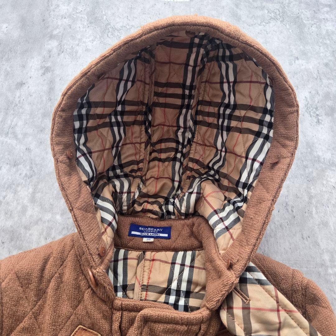 バーバリーブルーレーベル ベージュ ケーブル編み キルティング ダッフル