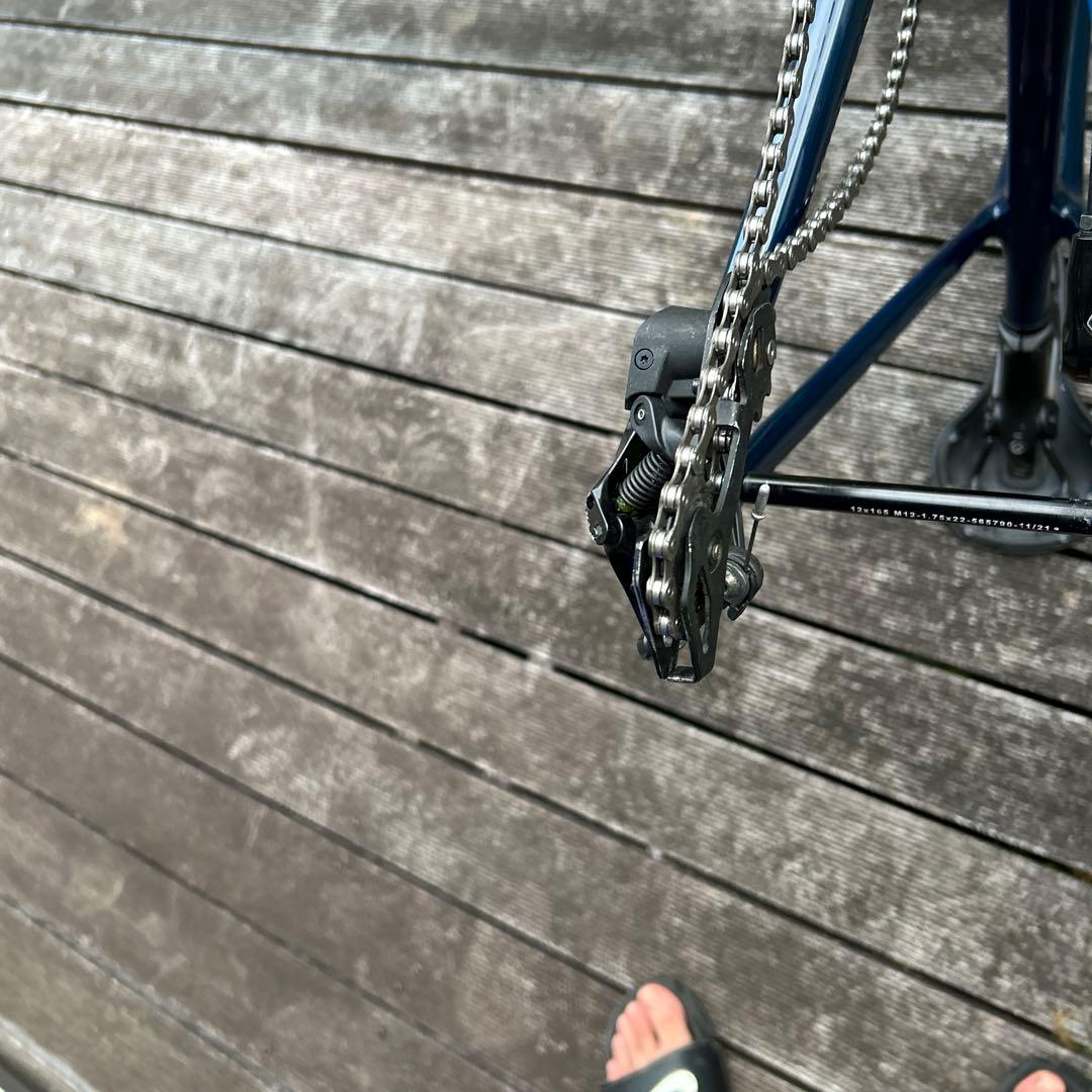 青いアルミニウムロードバイクフレーム