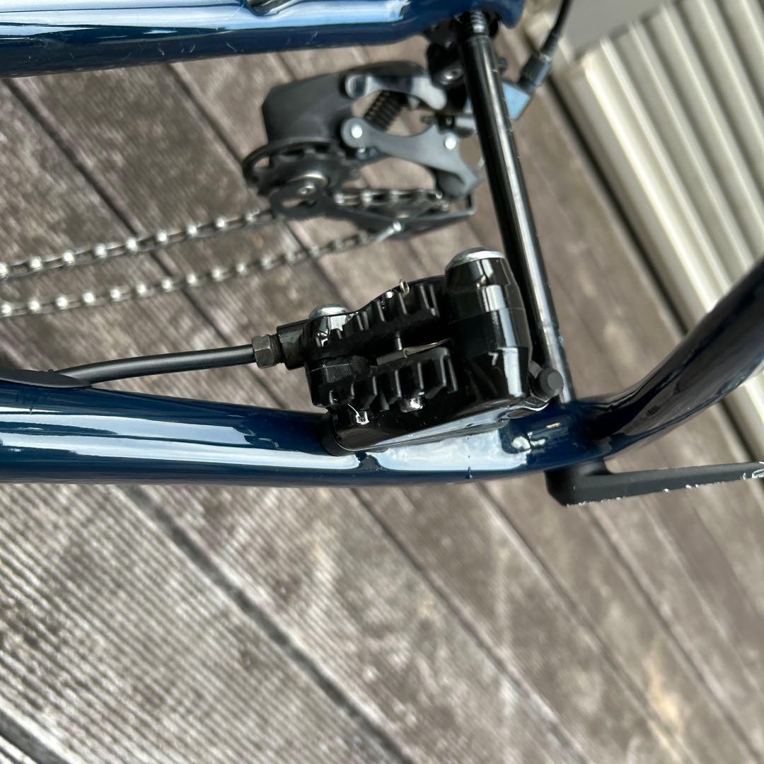 青いアルミニウムロードバイクフレーム