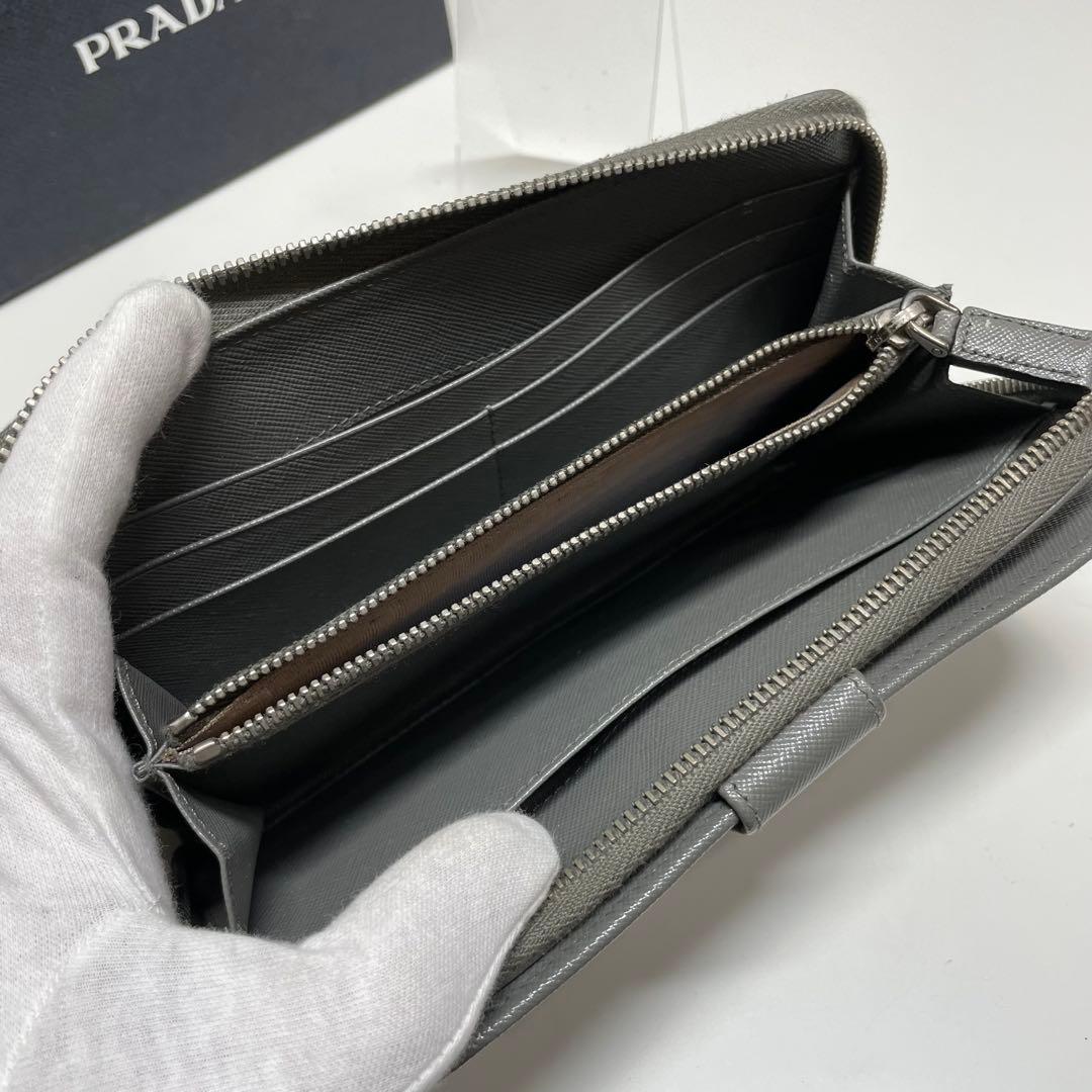 ぴ*あ様 PRADA グレー サフィアーノレザー 長財布