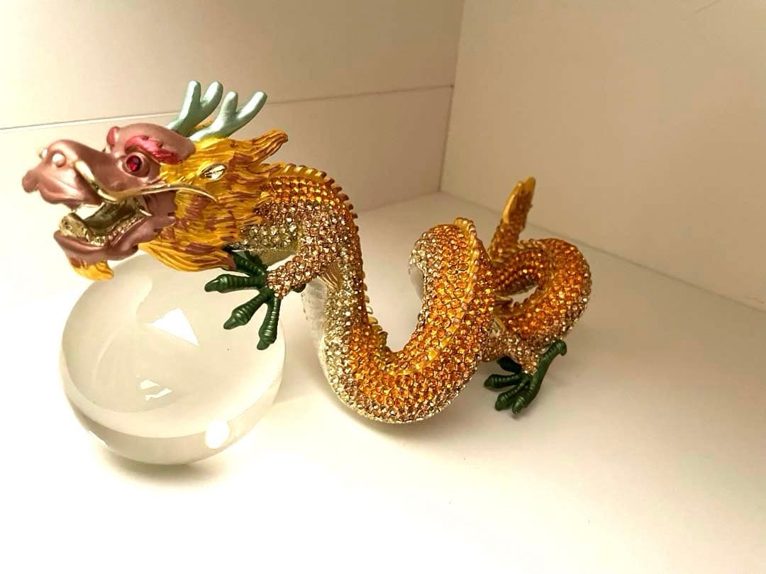 龍の置物　金龍