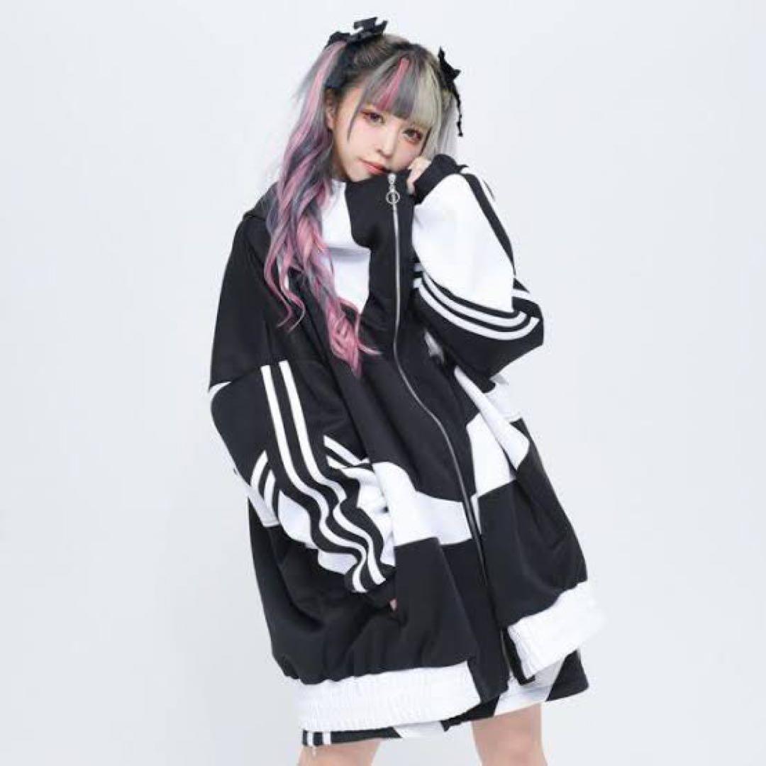 【レア❣️】REFLEM ボリュームネックライン 切り替え ジャージ パーカー 黒