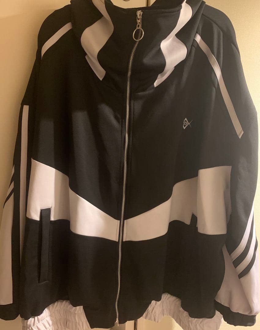 【レア❣️】REFLEM ボリュームネックライン 切り替え ジャージ パーカー 黒