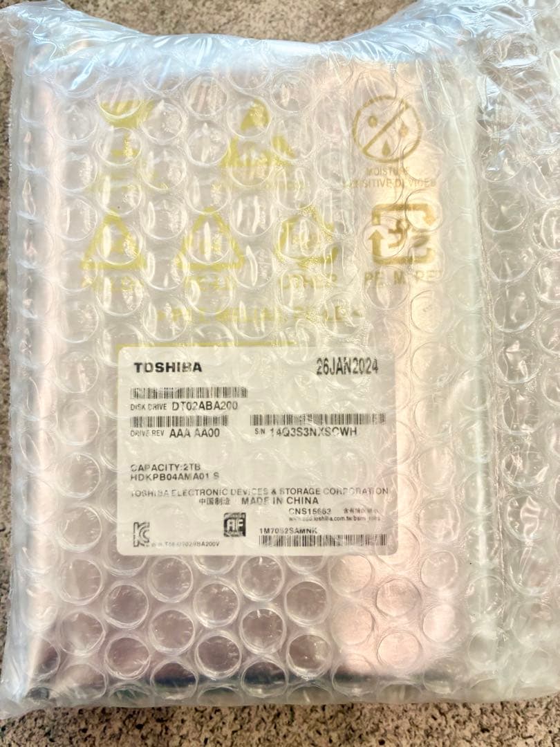 新品未使用　ハードディスク3.5インチ2TB東芝DT02ABA200