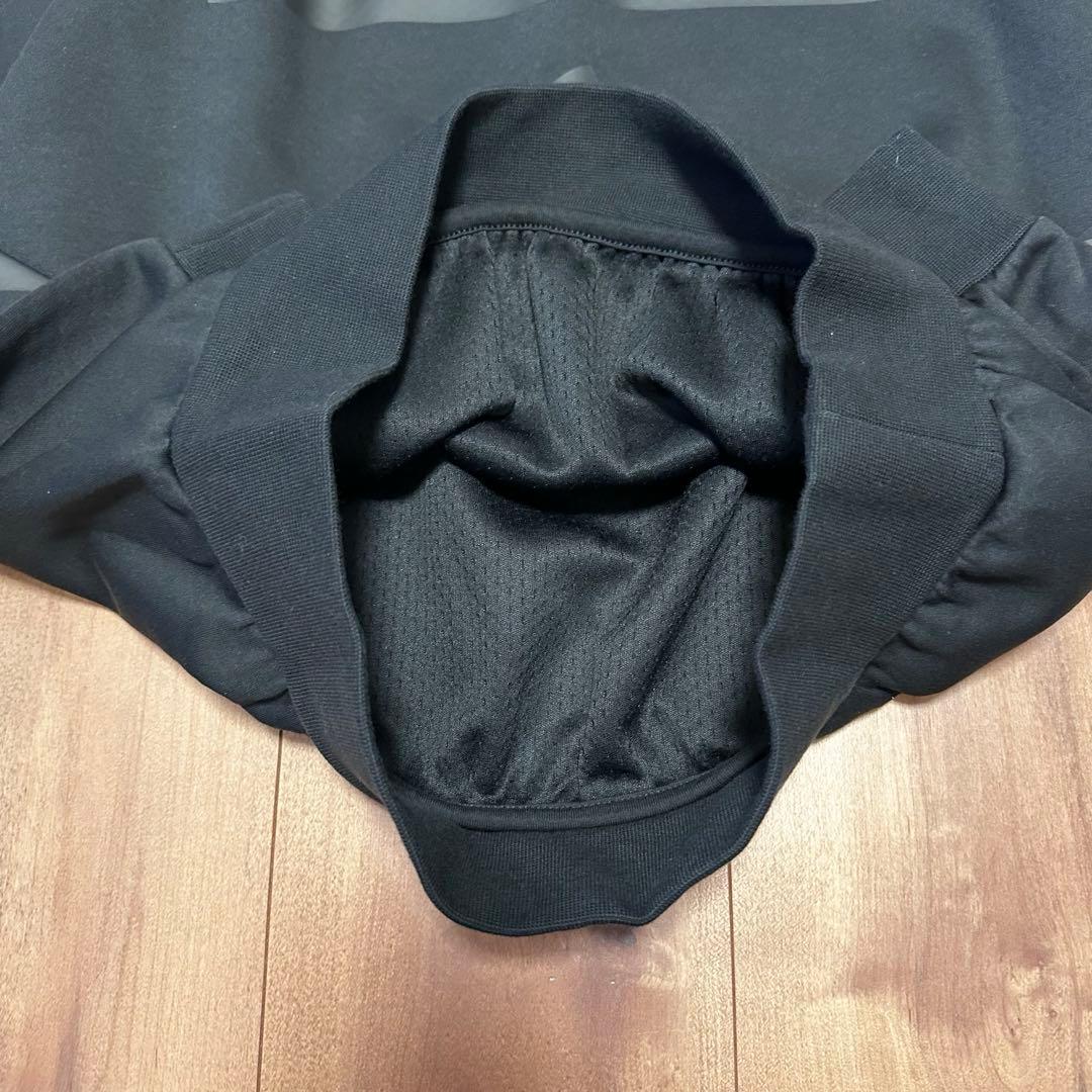 アディダス　クロップド丈トレーナー　ドルマン　プリーツスカート　セットアップ