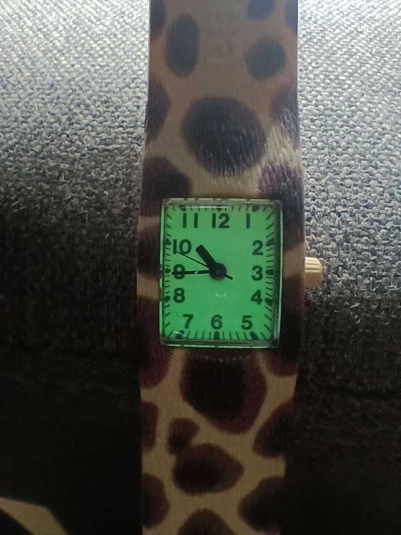 【新品未使級】稼働品★カバンドズッカ キリン柄 腕時計 アニマル レオパード