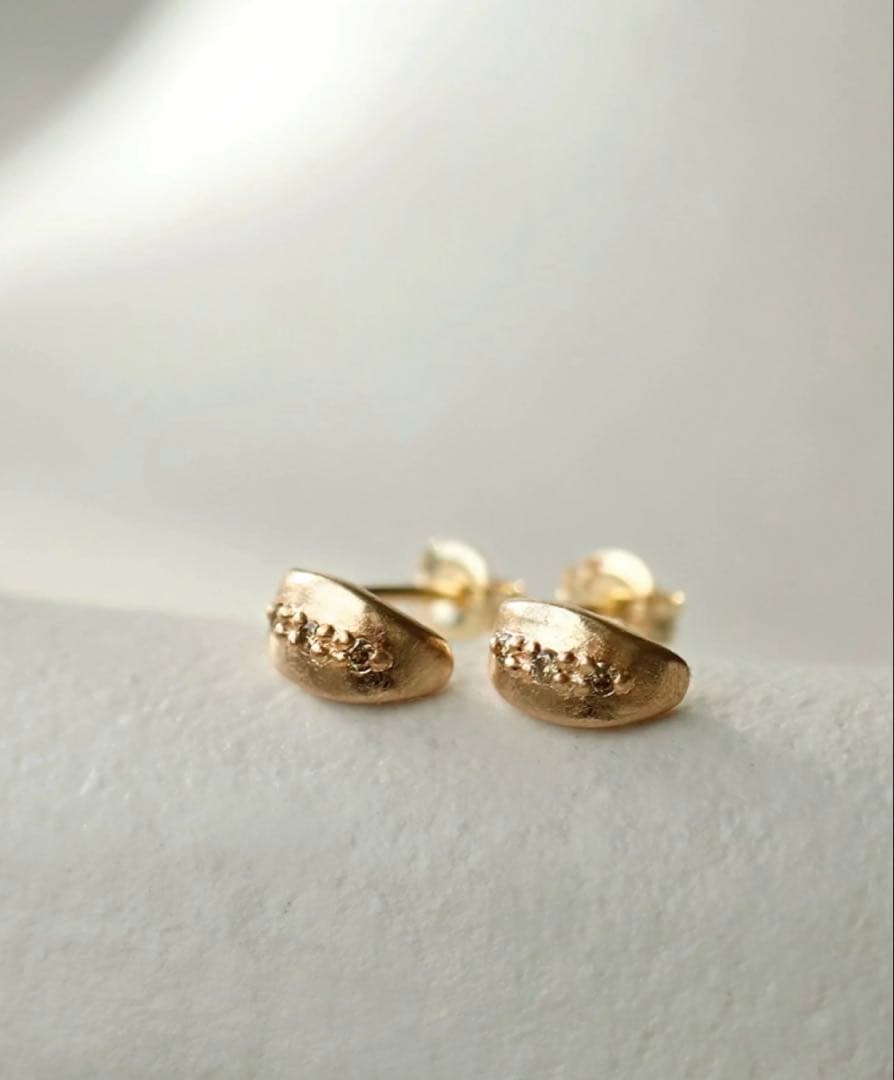 K10ゴールド ピアス シエナロゼ　ecru・オーバルピアスSIENAROSE