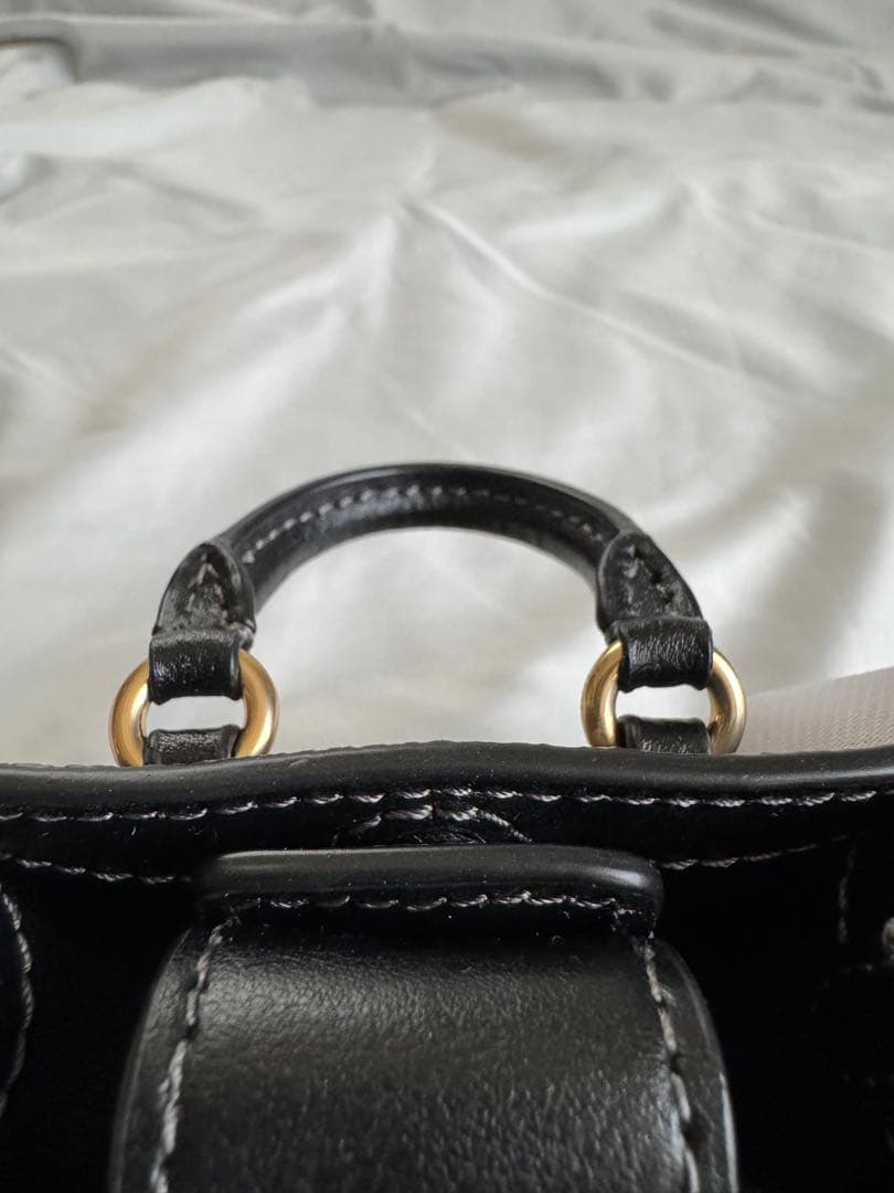 COACH ミニトート型レザーキーホルダー