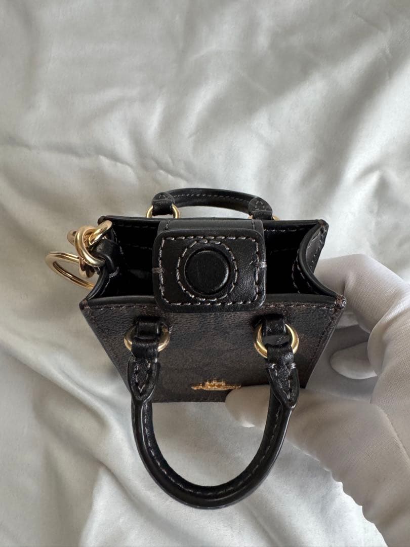 COACH ミニトート型レザーキーホルダー