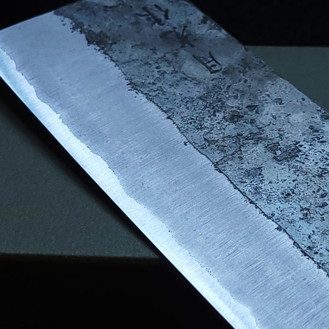 青紙２号クラッド　黒打　菜切型万能包丁160㎜　焼柄　G1635