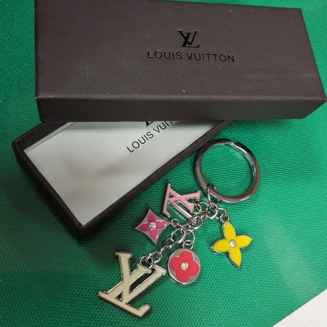 ＬＶ✨ロゴチャーム✨キーホルダー・キーリングノベルティ新品未使用